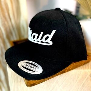 Classic Black Fit Aid Snap-back Baseball Cap (OS)